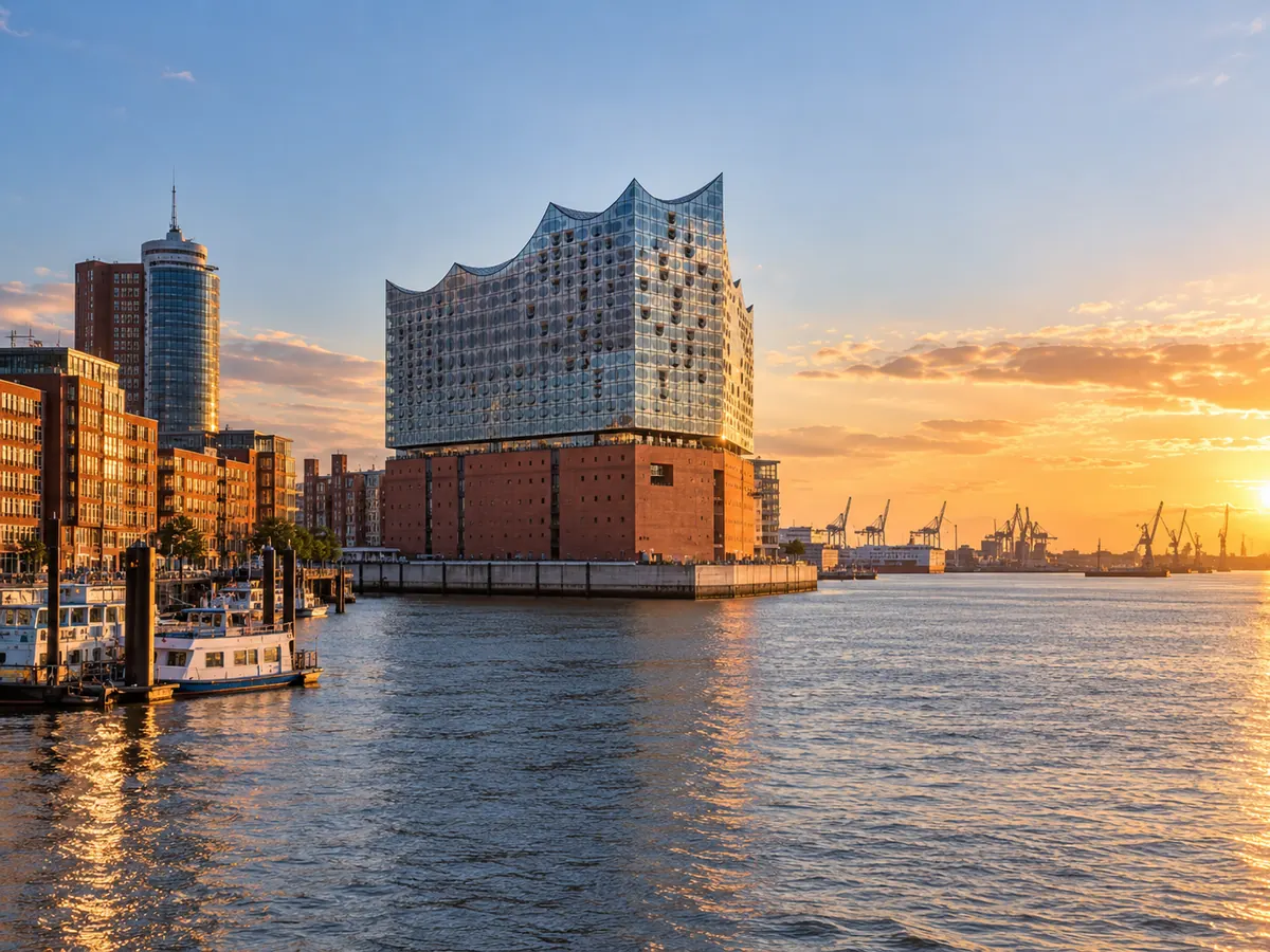Realistischer Blick auf Hamburg mit Elbphilharmonie, Hafen und Elbe